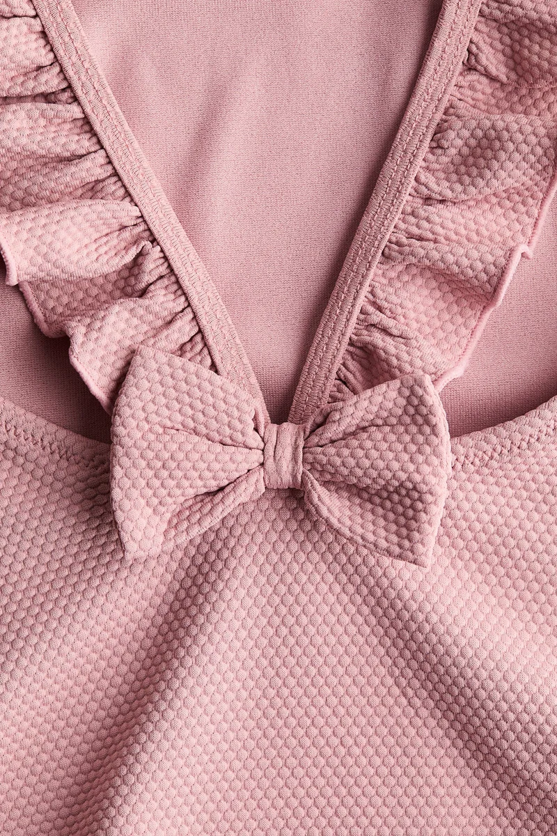 اتش اند ام ملابس سباحة بتفاصيل مكشكشة